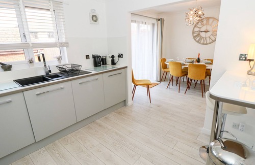 Freshwater Cottage | SERENITY, family friendly, country holiday cottage in Freshwater
