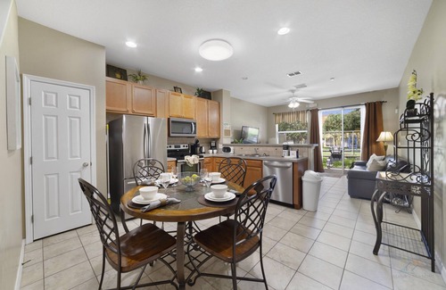 Crestwynd Bay House | Serenity - Family & Pet Friendly, 10 Minutes to Disney & Attractions