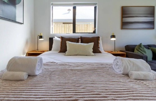 New Brighton Apartment | Serenity Getaway Tiny home in Christchurch, New Zealand