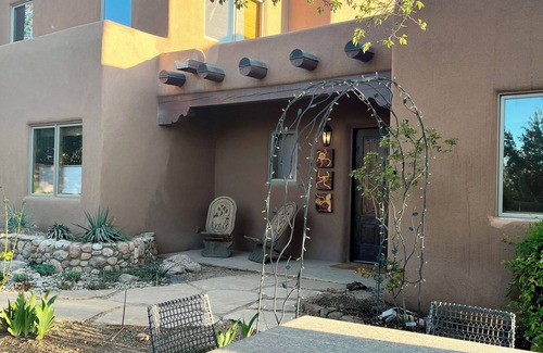 Chupadero House | Serenity Hills- beautiful views,stargazers retreat,15min from SF, close to Opera