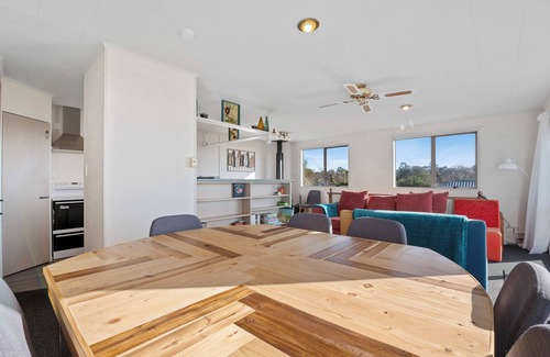 Ngongotaha House | Serenity Lakehouse - Rotorua Holiday Home