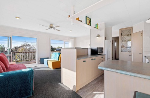 Ngongotaha House | Serenity Lakehouse - Rotorua Holiday Home