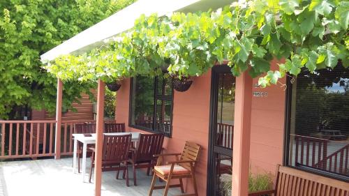 Pleasant Point Hotel | Serenity Motels