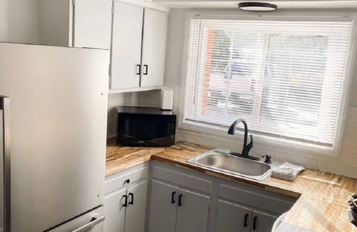 Midtown Apartment | Serenity near Forsyth Park: Timeless 2BR/1BA