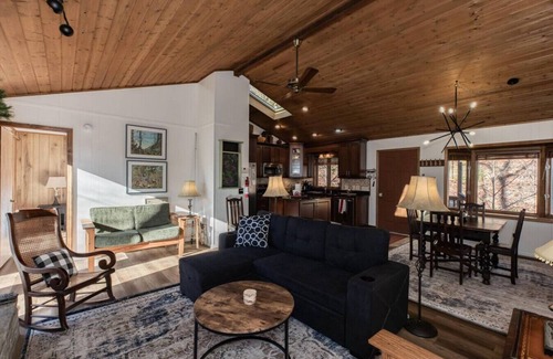 Deep Gap Cabin | Serenity Now |Screen Porch | Fire Pit | Sleeps 6