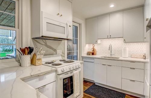 Historic Downtown Savannah Apartment | Serenity on Jones