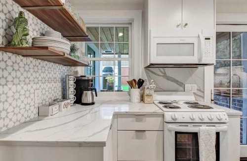 Historic Downtown Savannah Apartment | Serenity on Jones
