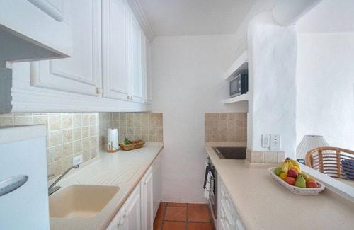 Porters Apartment | Serenity on the Beach - Glitter Bay Estate 202