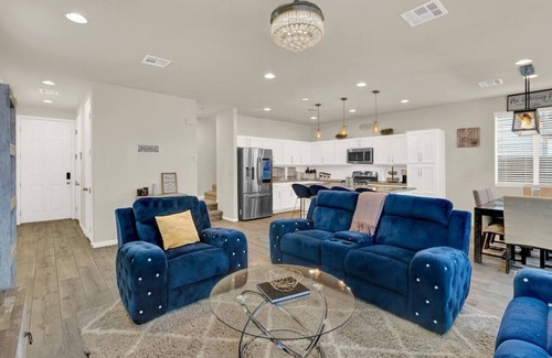 North Las Vegas House | Serenity Retreat 3BR with Heated Pool and Parking