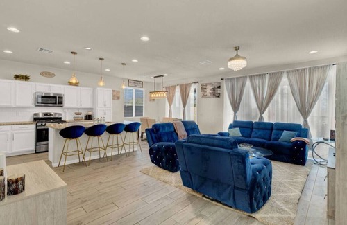 North Las Vegas House | Serenity Retreat 3BR with Heated Pool and Parking