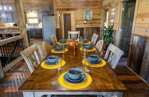 New Plymouth House | Serenity Ridge: Scenic Luxury Log Estate Getaway