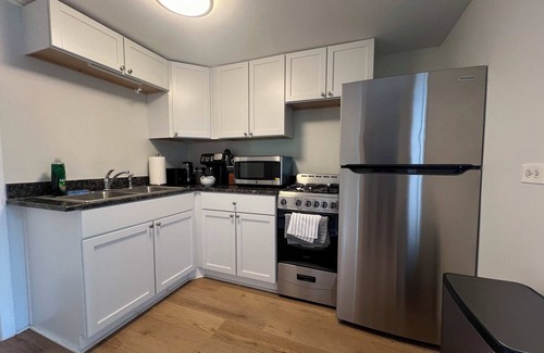 Lombard Apartment | Serenity & Style, With Parking