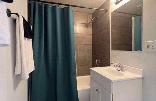 Lombard Apartment | Serenity & Style, With Parking