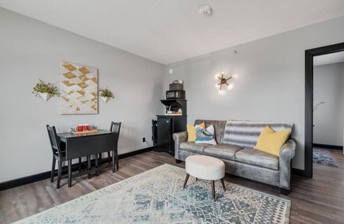 Berlin Apartment | Serenity Suite · Romantic Getaway on Main Street - Serenity Suite