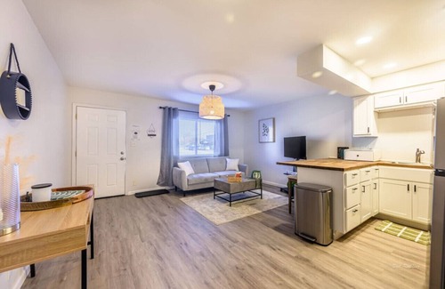 Evansville House | Serenity Suite The Luxe Oasis