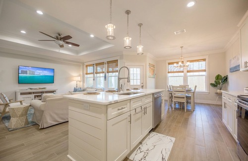 Biltmore Beach House | *Serenity Tides PCB* Golf Cart, Games, Mini Golf & Dogs OK – 3 Blocks from Beach