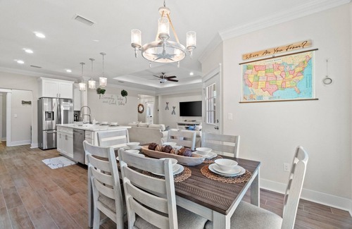 Biltmore Beach House | *Serenity Tides PCB* Golf Cart, Games, Mini Golf & Dogs OK – 3 Blocks from Beach