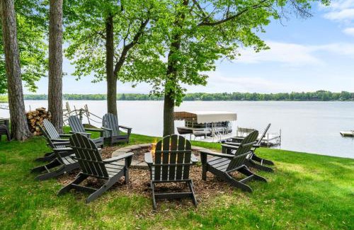 Crosby House | Serpent Lake Getaway