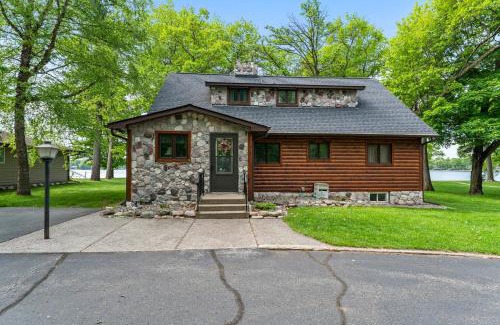 Crosby House | Serpent Lake Getaway