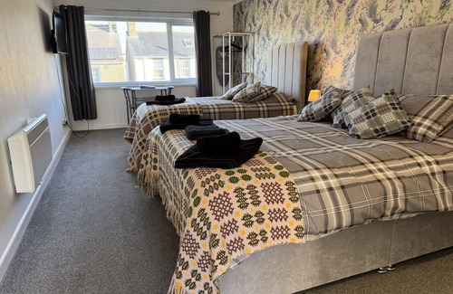Aberporth Hotel | Serviced room for up to 3 Adults