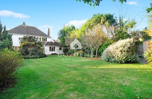 Frinton-on-Sea House | Set in the prestigious Second Avenue offering great access to the beautiful beach and greensward