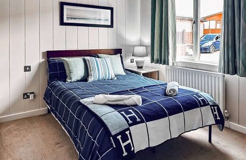 Mullacott Cottage | Set on the quiet Mullacott Park, this wonderful lodge is a perfect escape with plenty to do nearby.