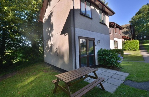 Saint Erth Praze Apartment | Set within the grounds of Tolroy Manor, Strawberry Cottage enjoys use of shared facilities
