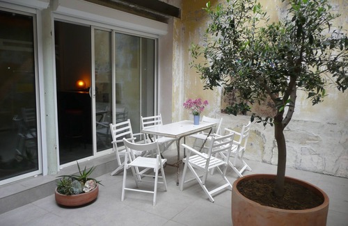 Sete Apartment | Sète center loft with patio