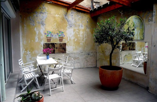 Sete Apartment | Sète center loft with patio