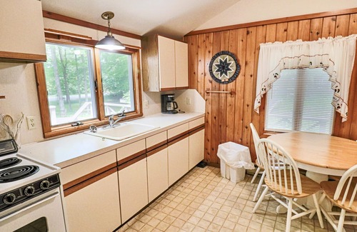 Maple City Cabin | Settler's Inn Great Place to Relax in Leelanau County