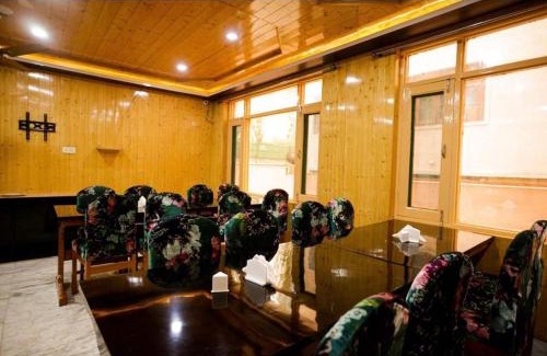 Sonwar Bagh Hotel | Seven Hills Resort Srinagar By Him Haults Hospitality
