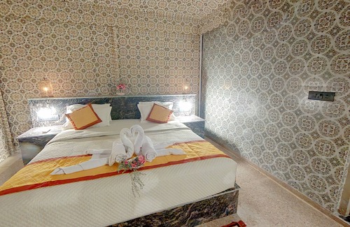 Kanoi Other | Seven Palms Luxury Camp