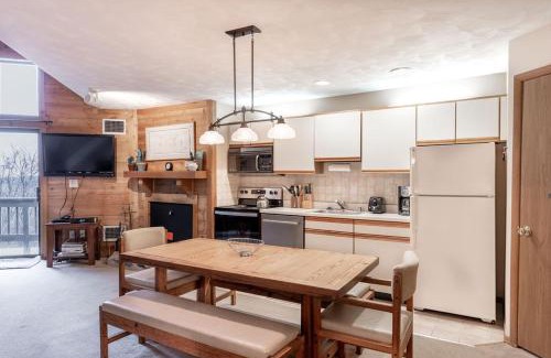 Seven Springs Apartment | Seven Springs Sunridge 2 Bedroom Standard Condo - Ski-In Out! condo
