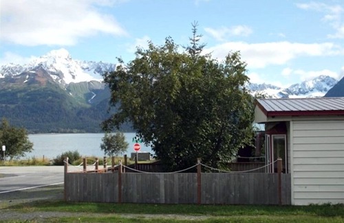 Seward House | Seward Beachside Bungalow - Cottage on the Bay