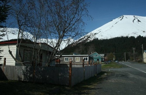 Seward House | Seward Beachside Bungalow - Cottage on the Bay