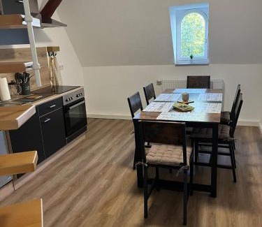 Crimmitschau Apartment | Seyfarthrooms - Crimmitschau 4 - 110qm, über 2 Etagen, zentral gelegen