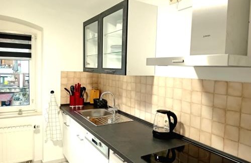 Niederrathen Apartment | Seyfarthrooms - Ferienwohnung Zum Dorfladen Rathen - zentrale Lage mit direkter Anbindung an das Wanderwegenetz, moderne Inneneinrichtung