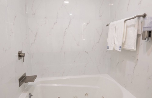 Alhambra Hotel | SGV+Disney+Rose Bowl King Studio near DTLA