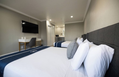 Alhambra Hotel | SGV+DTLA Omeo Suites Quadruple Room