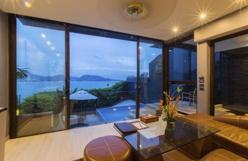 Patong Resort | (SHA+)Premium Deluxe Pool suite