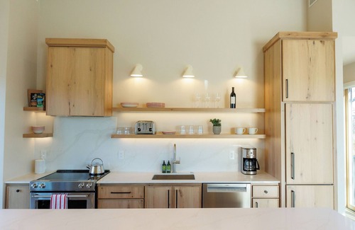 Fish Creek Cottage | Shade Tree at Loma Cottages