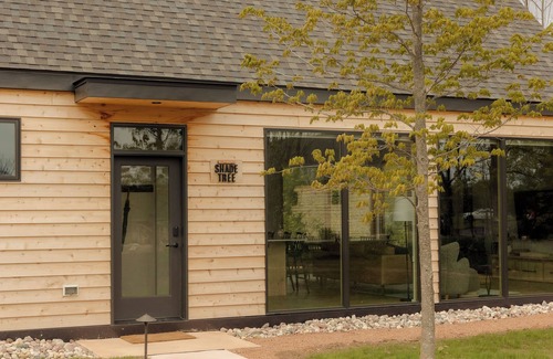 Fish Creek Cottage | Shade Tree at Loma Cottages