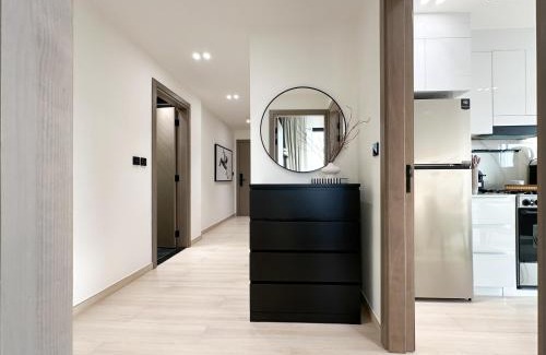 Jumeirah Village Circle Apartment | Shadow Lounge Suites Work Station & Dubai Skyline Views