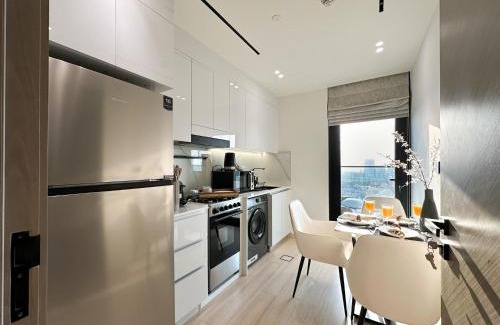 Jumeirah Village Circle Apartment | Shadow Lounge Suites Work Station & Dubai Skyline Views