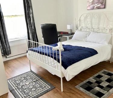 Shadwell House | Shadwell Holiday Rooms