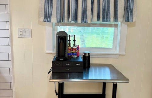 Stuart Cottage | Shady Acres Owner’s Suite