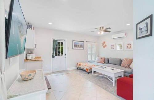 Shady Banks House | Shady Banks Oasis 3/2-Mins to Airport, Beach, Port