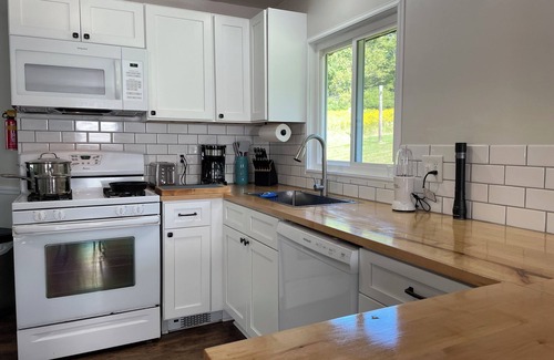 Livingston Manor House | Shady Fox Farm - Cozy Cabin in the Heart of the Catskills.