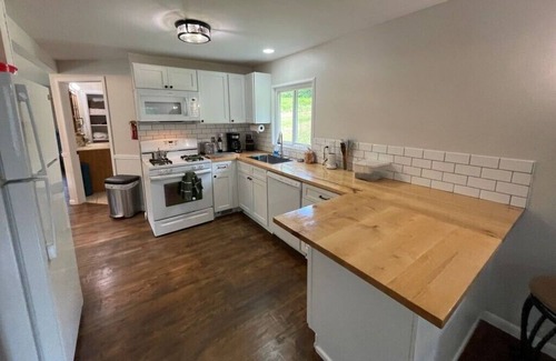 Livingston Manor House | Shady Fox Farm - Cozy Cabin in the Heart of the Catskills.