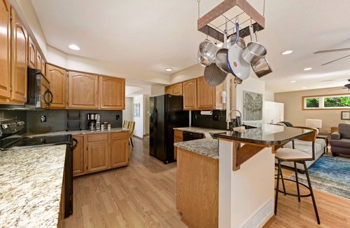 Loveland House | Shady Grove 4 King Beds, Dog Run & Outdoor Fun
